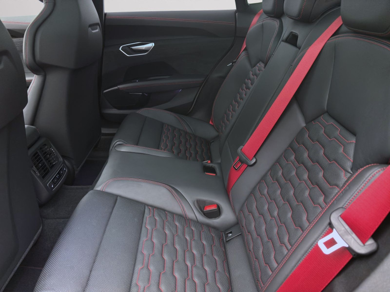 Bild 14: Audi RS e-tron GT Q PANO MATRIX KAMERA NAVI+ B&O