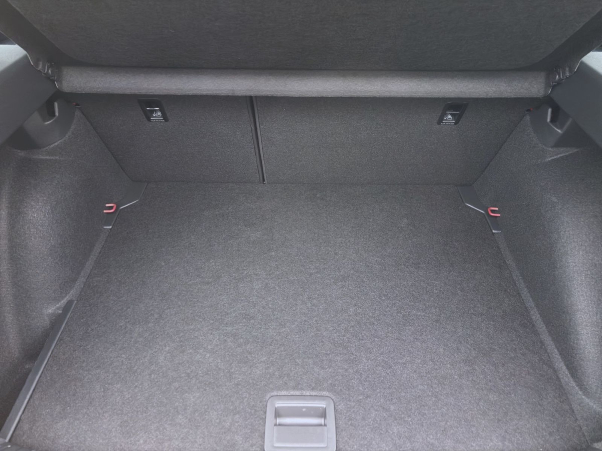 Thumb 3: Volkswagen Taigo 1.0 TSI DSG R-LINE IQ.LIGHT KAMERA ACC SITZHZG