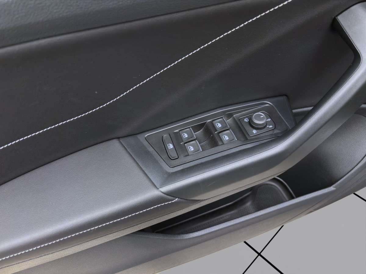 Thumb 9: Volkswagen T-Roc 1.0 TSI R-LINE PDC LED+ SITZHZG ACC