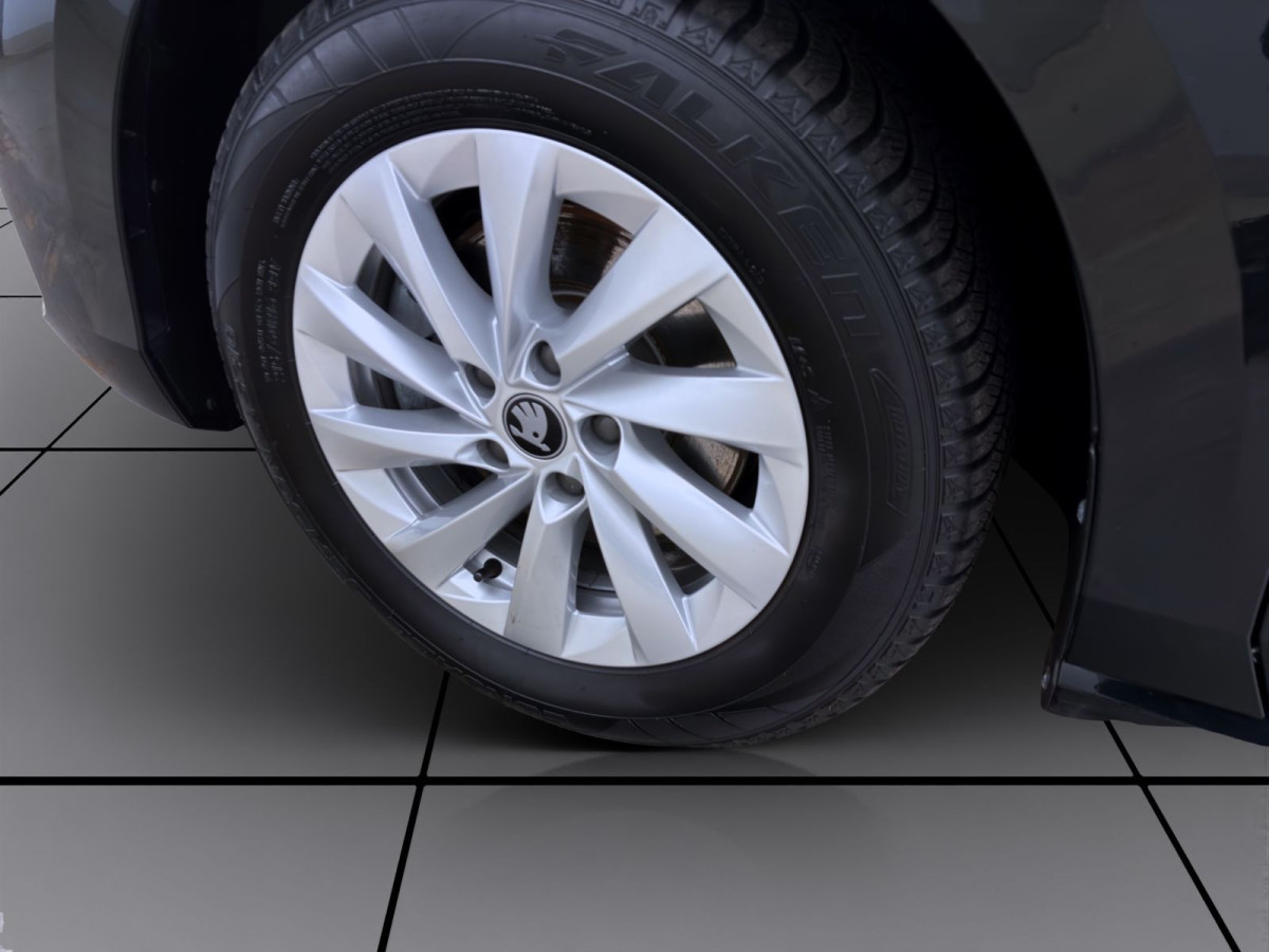 Thumb 7: Škoda Superb Combi 2.0 TDI DSG ESSENCE NAVI KAMERA SITZHZG PDC