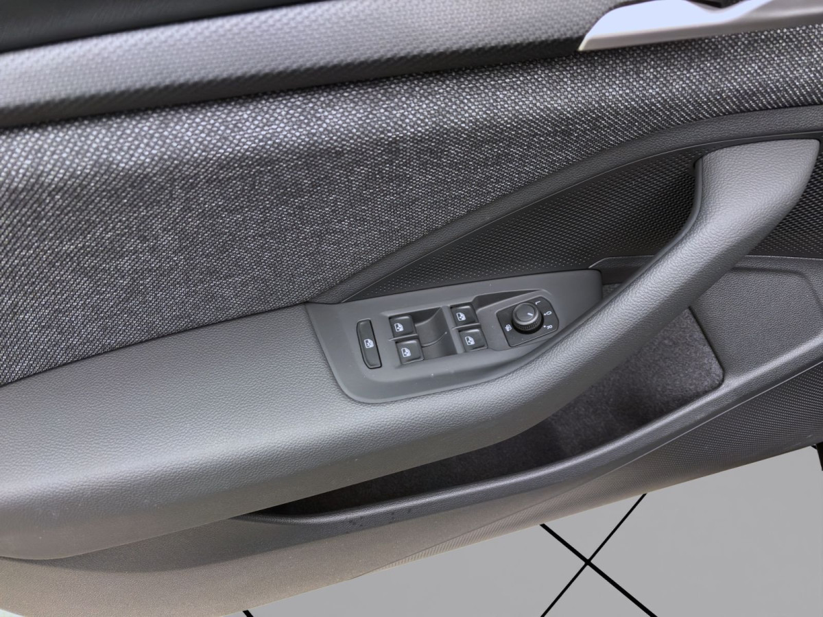 Thumb 9: Škoda Superb Combi 2.0 TDI DSG ESSENCE NAVI KAMERA SITZHZG PDC