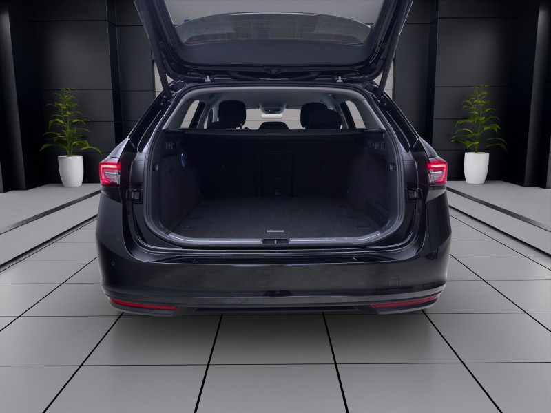 Bild 3: Škoda Superb Combi 2.0 TSI DSG 4x4 SELECTION AHK NAVI KAMERA MATRIX