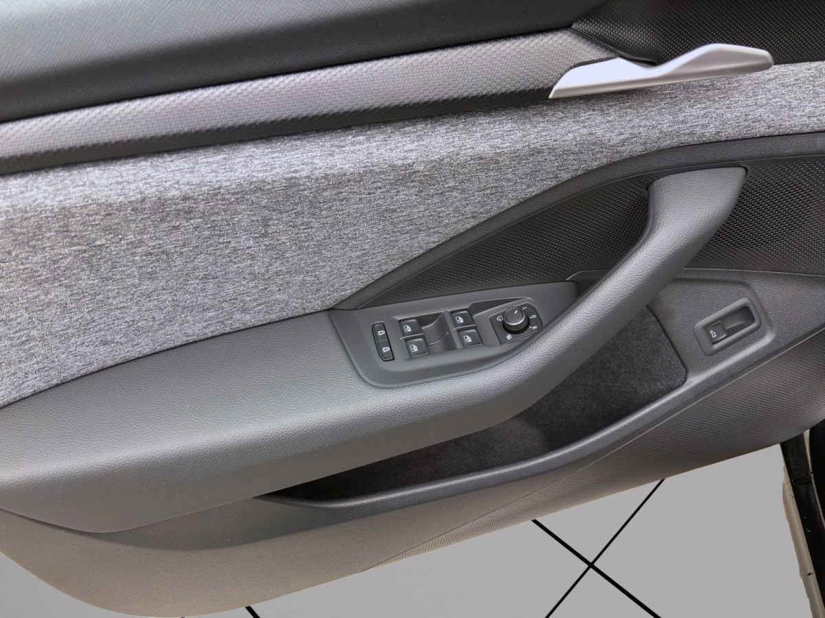 Thumb 9: Škoda Superb Combi 2.0 TSI DSG 4x4 SELECTION AHK NAVI KAMERA MATRIX