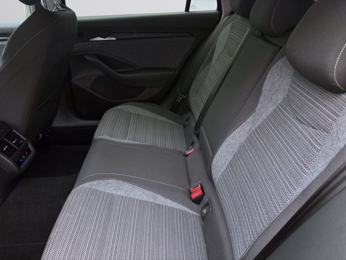 Thumb 14: Škoda Superb Combi 2.0 TSI DSG 4x4 SELECTION AHK NAVI KAMERA MATRIX