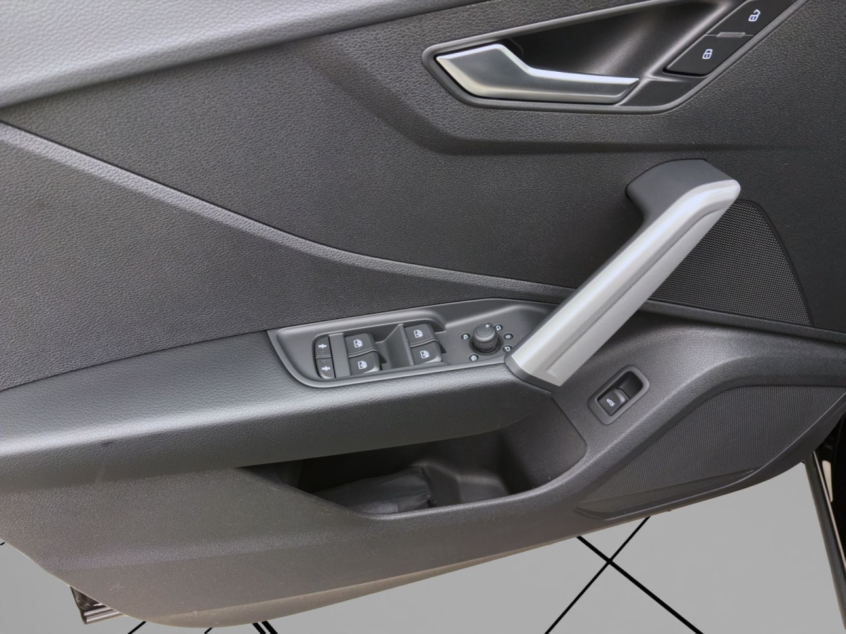 Thumb 9: Audi Q2 30 TFSI KAMERA SITZHZG PDC LED KLIMA