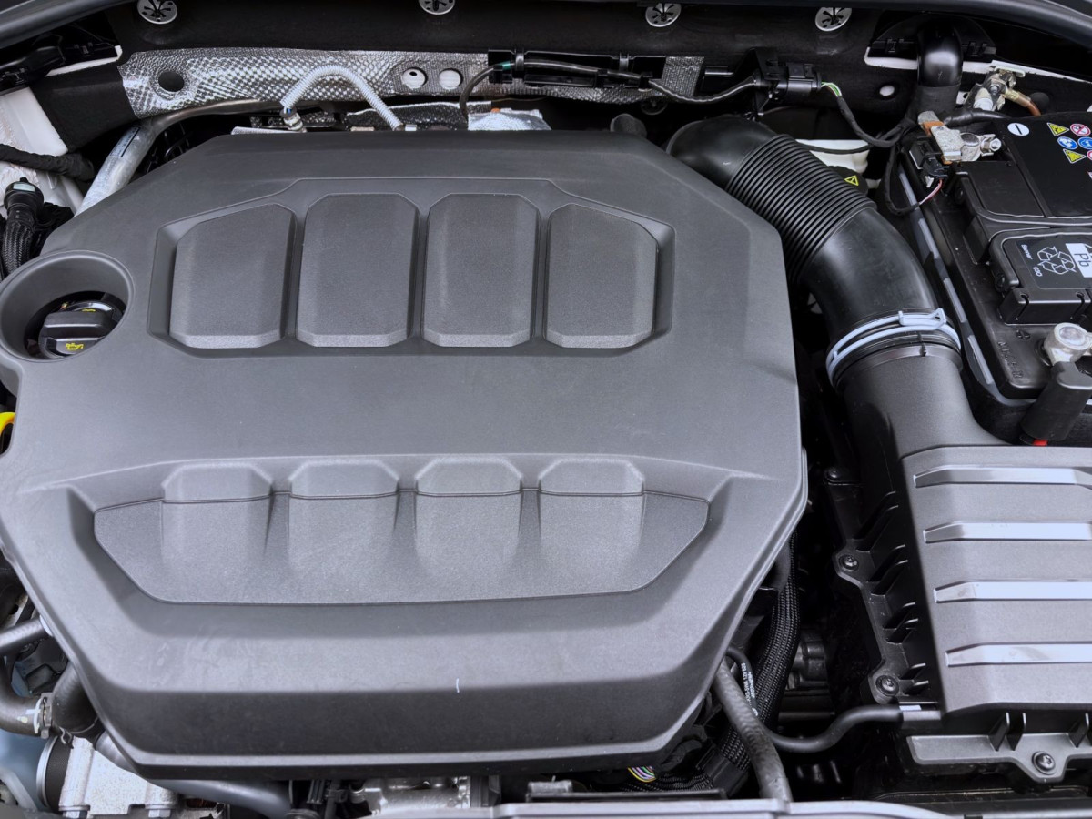 Thumb 17: Volkswagen T-Roc 4M R AHK NAVI KAMERA IQ.LIGHT
