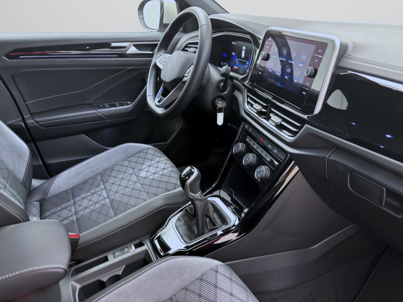 Bild 17: Volkswagen T-Roc 1.0 TSI R-LINE PDC SITZHZG LED+ KLIMA