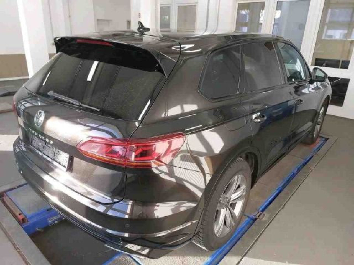 Thumb 1: Volkswagen Touareg 3.0 TDI tiptronic 4M R-LINE STDHZG AHK LUFT NAVI