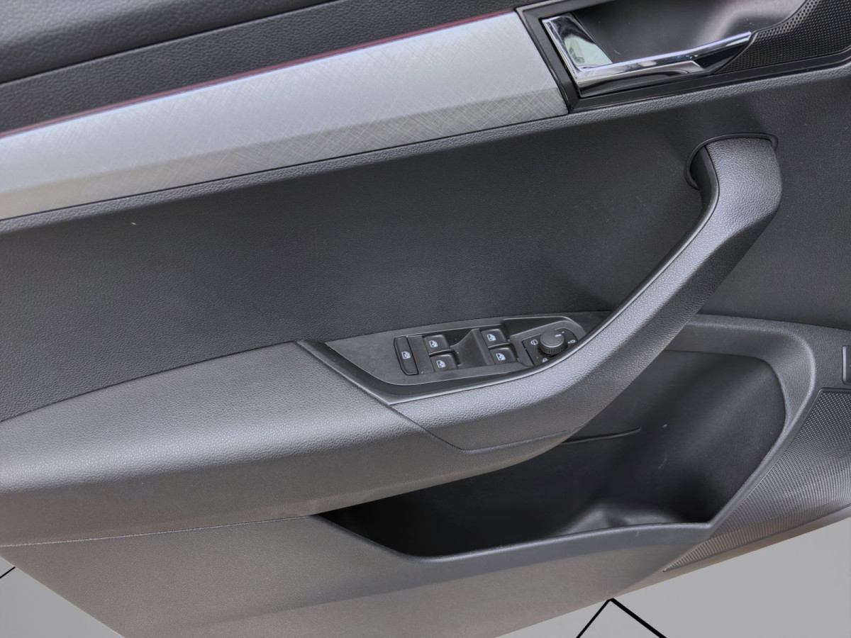 Thumb 9: Škoda Karoq 2.0 TDI DSG TOUR NAVI KAMERA MATRIX PDC
