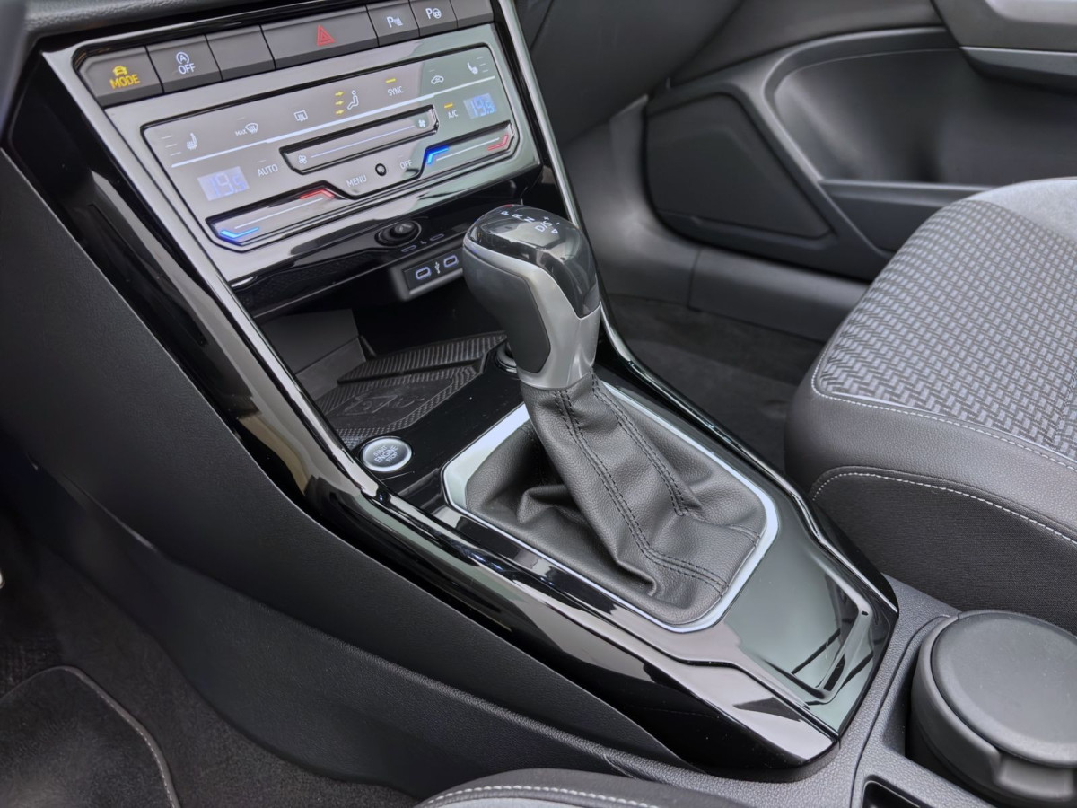 Thumb 14: Volkswagen T-Roc Cabriolet 1.5 TSI DSG R-LINE NAVI KLIMA LM18 KEYLESS