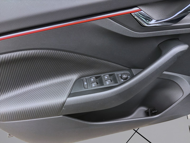 Bild 9: Škoda KAMIQ MONTE CARLO DSG PANO KAM LED SHZ 17" SMARTL