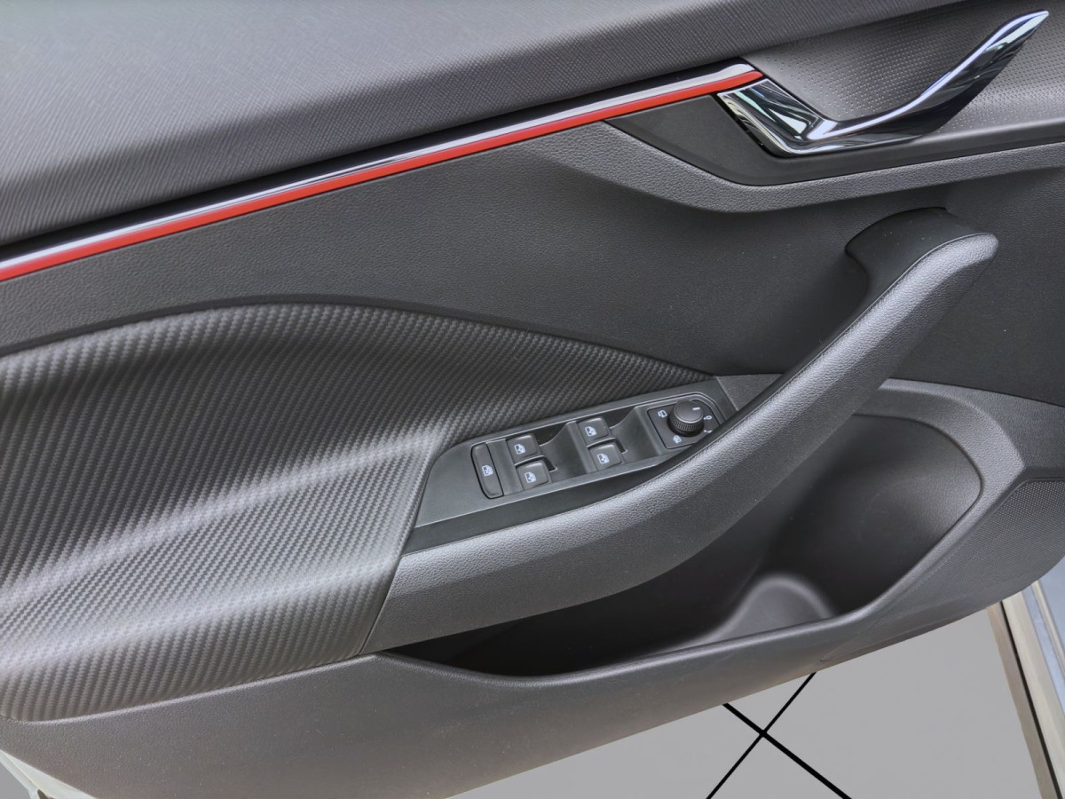 Thumb 9: Škoda KAMIQ MONTE CARLO DSG PANO KAM LED SHZ 17" SMARTL