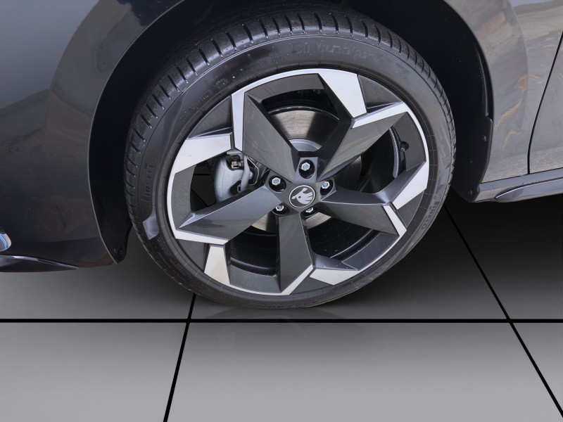 Bild 7: Škoda SUPERB COMBI SPORTLINE DSG NAV KAM pACC DCC 19" MATRIX