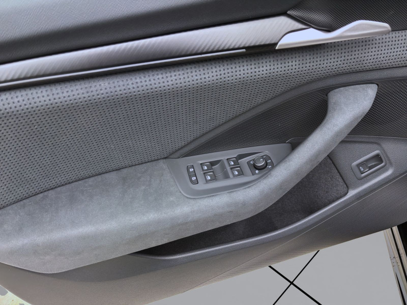 Bild 9: Škoda SUPERB COMBI SPORTLINE DSG NAV KAM pACC DCC 19" MATRIX