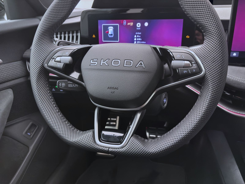 Bild 11: Škoda SUPERB COMBI SPORTLINE DSG NAV KAM pACC DCC 19" MATRIX