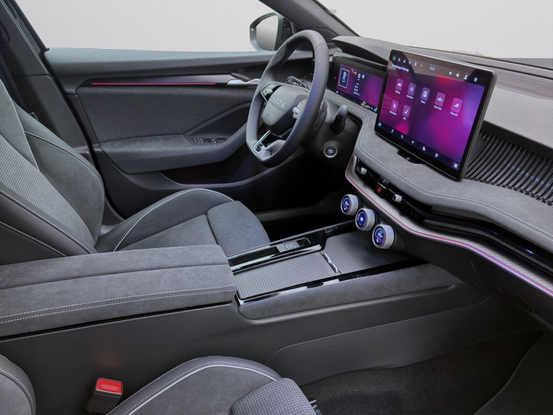 Bild 16: Škoda SUPERB COMBI SPORTLINE DSG NAV KAM pACC DCC 19" MATRIX