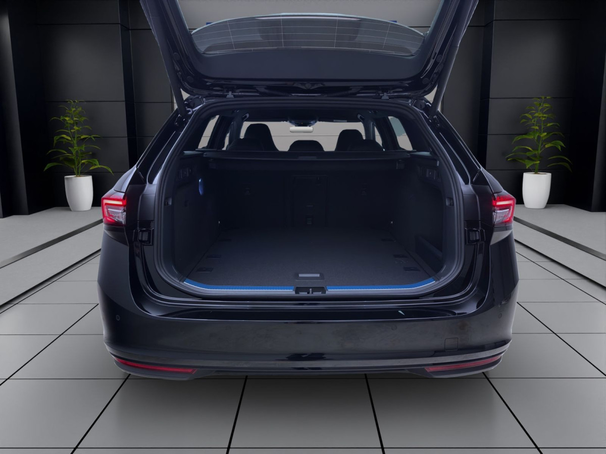 Thumb 3: Škoda SUPERB COMBI SPORTLINE DSG NAV KAM pACC DCC 19" MATRIX