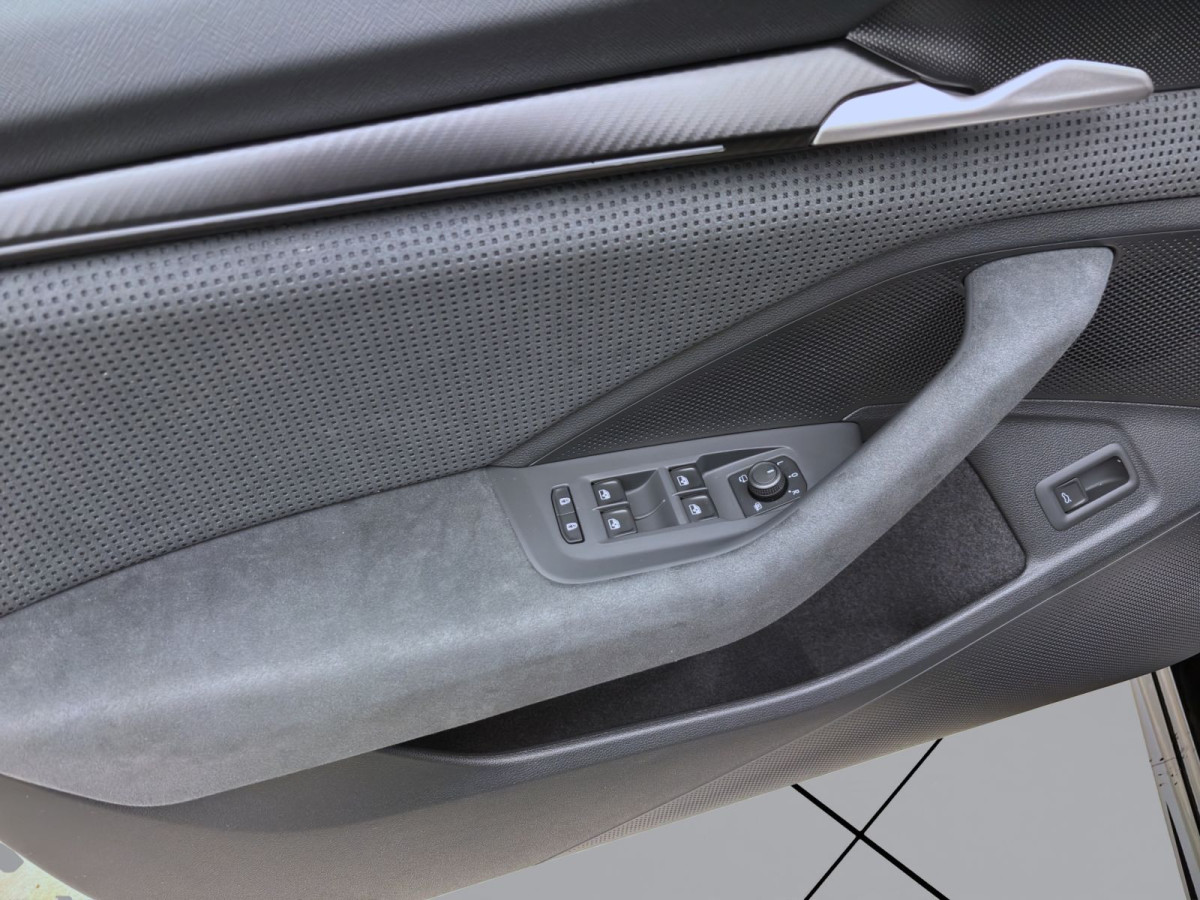 Thumb 9: Škoda SUPERB COMBI SPORTLINE DSG NAV KAM pACC DCC 19" MATRIX