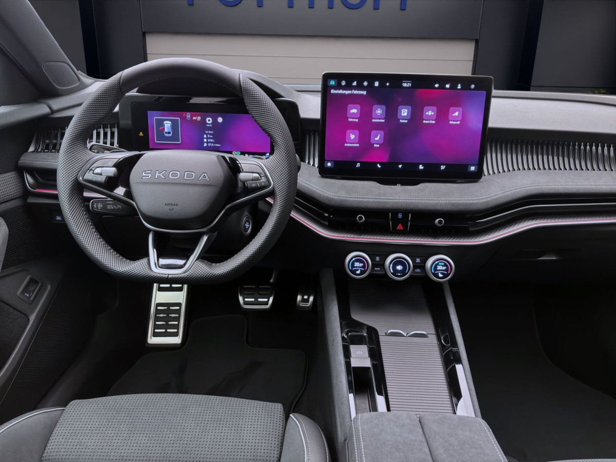 Thumb 12: Škoda SUPERB COMBI SPORTLINE DSG NAV KAM pACC DCC 19" MATRIX