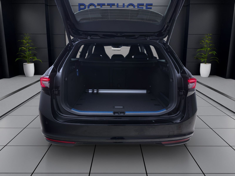 Bild 3: Škoda SUPERB COMBI SPORTLINE 4X4 NAV KAM pACC DCC+ 19" MATRIX SIDE-ASSIST