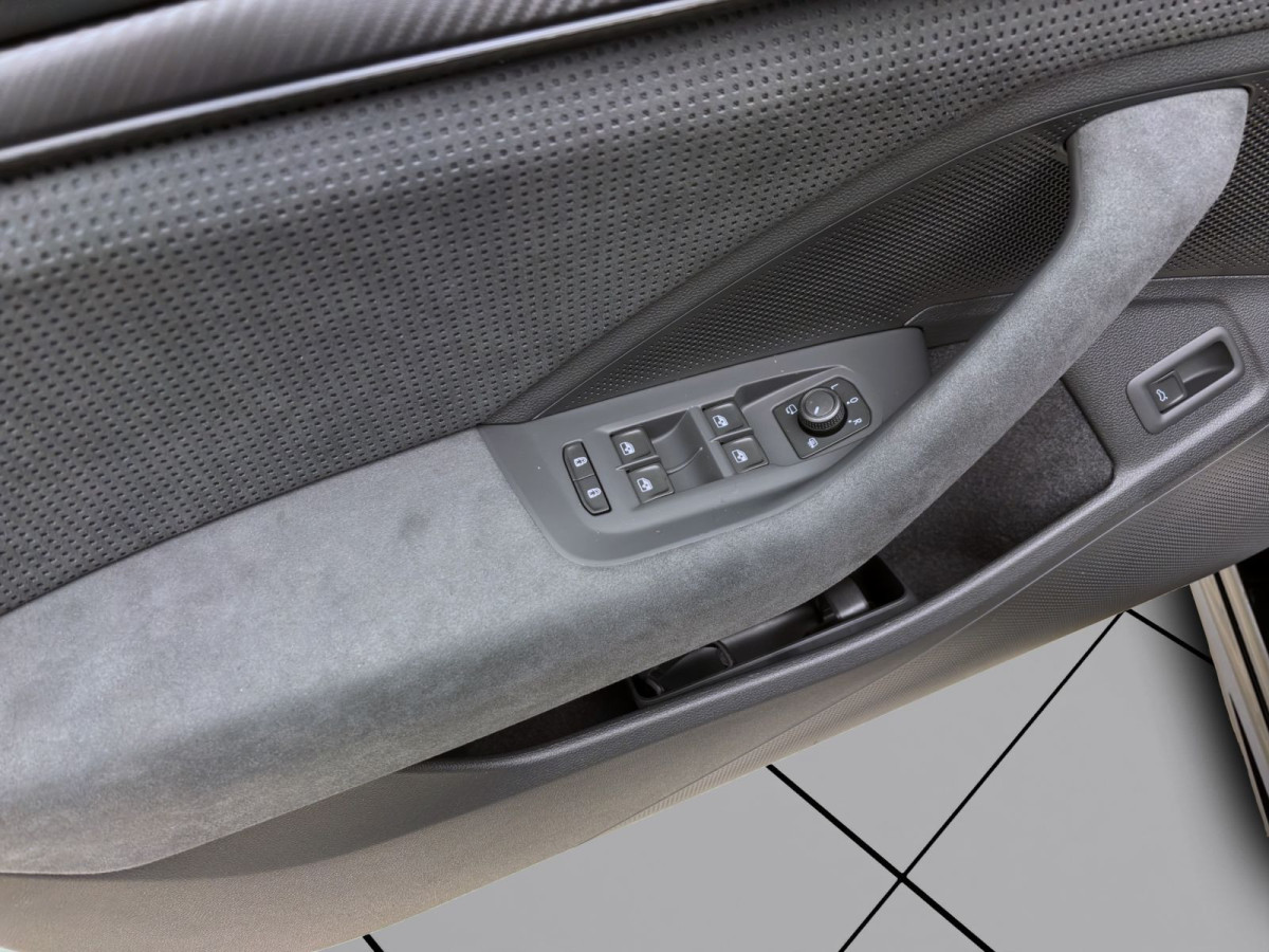 Thumb 9: Škoda SUPERB COMBI SPORTLINE 4X4 NAV KAM pACC DCC+ 19" MATRIX SIDE-ASSIST