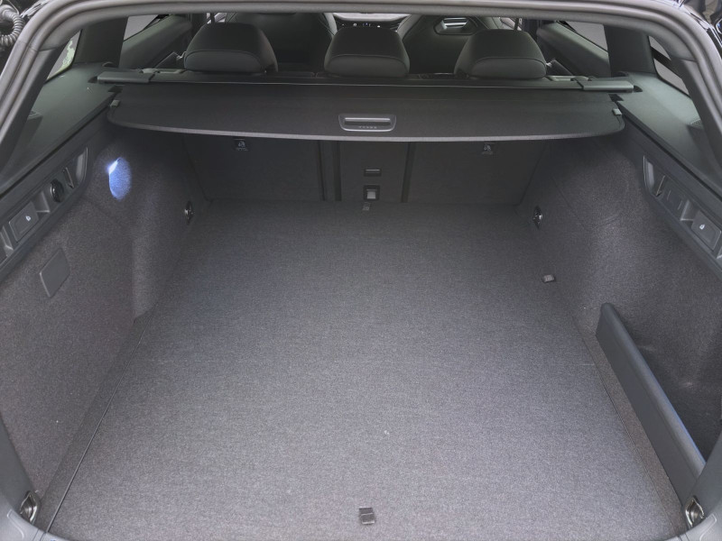 Bild 3: Škoda SUPERB COMBI iV SPORTLINE NAV KAM DCC 19" MATRIX SPURWECHSEL