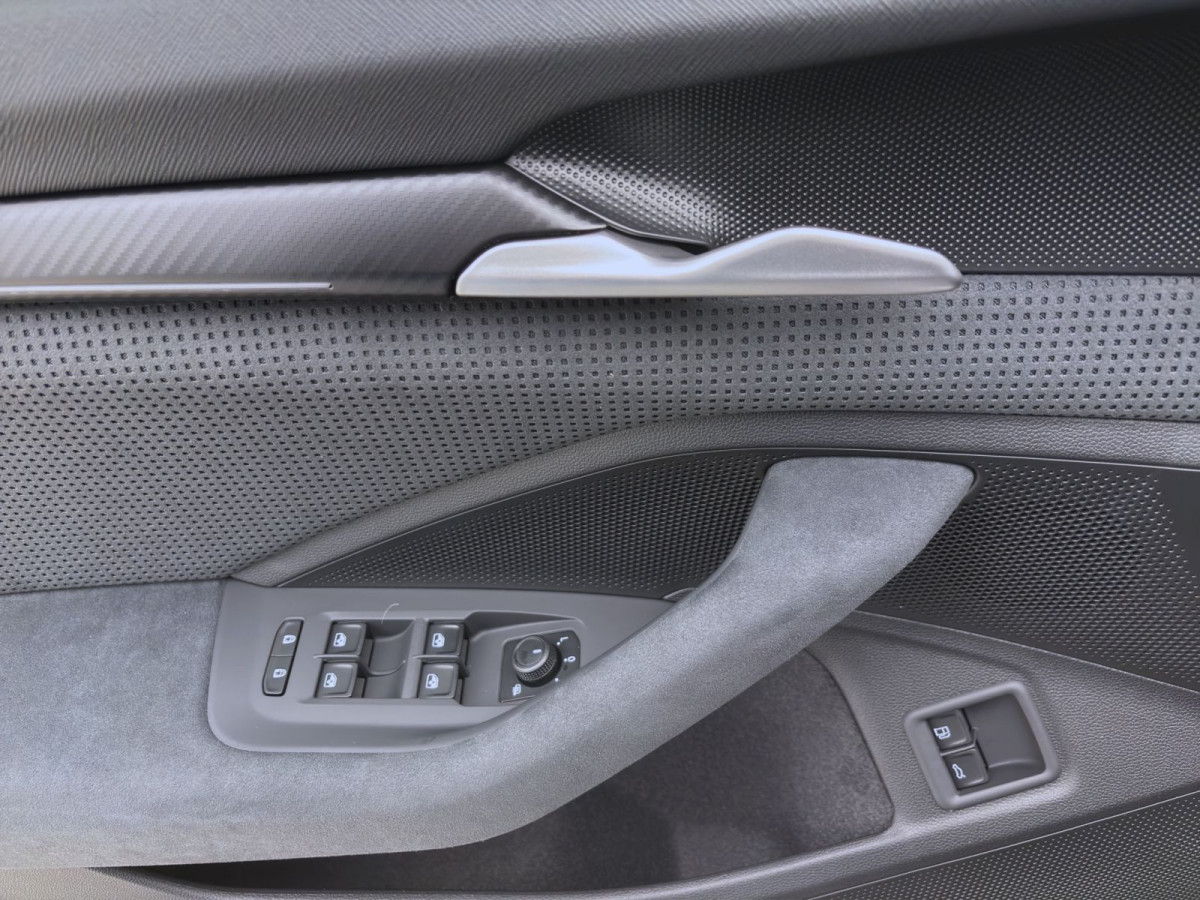 Thumb 9: Škoda SUPERB COMBI iV SPORTLINE NAV KAM DCC 19" MATRIX SPURWECHSEL