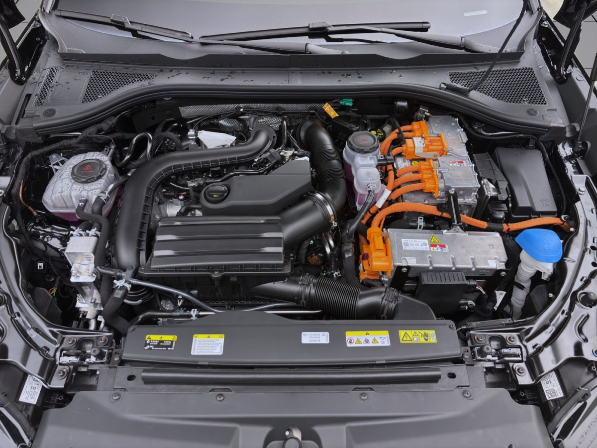 Thumb 16: Škoda SUPERB COMBI iV SPORTLINE NAV KAM DCC 19" MATRIX SPURWECHSEL