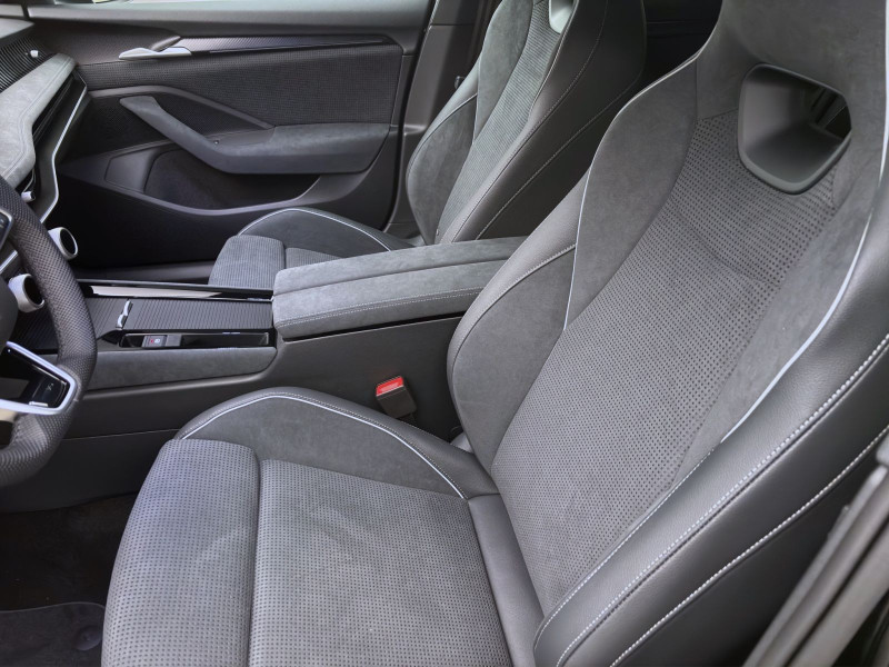 Bild 8: Škoda SUPERB COMBI iV SPORTLINE NAV KAM DCC 19" MATRIX SPURWECHSEL