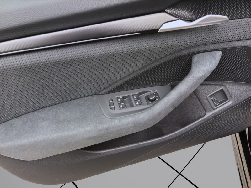 Bild 9: Škoda SUPERB COMBI iV SPORTLINE NAV KAM DCC 19" MATRIX SPURWECHSEL