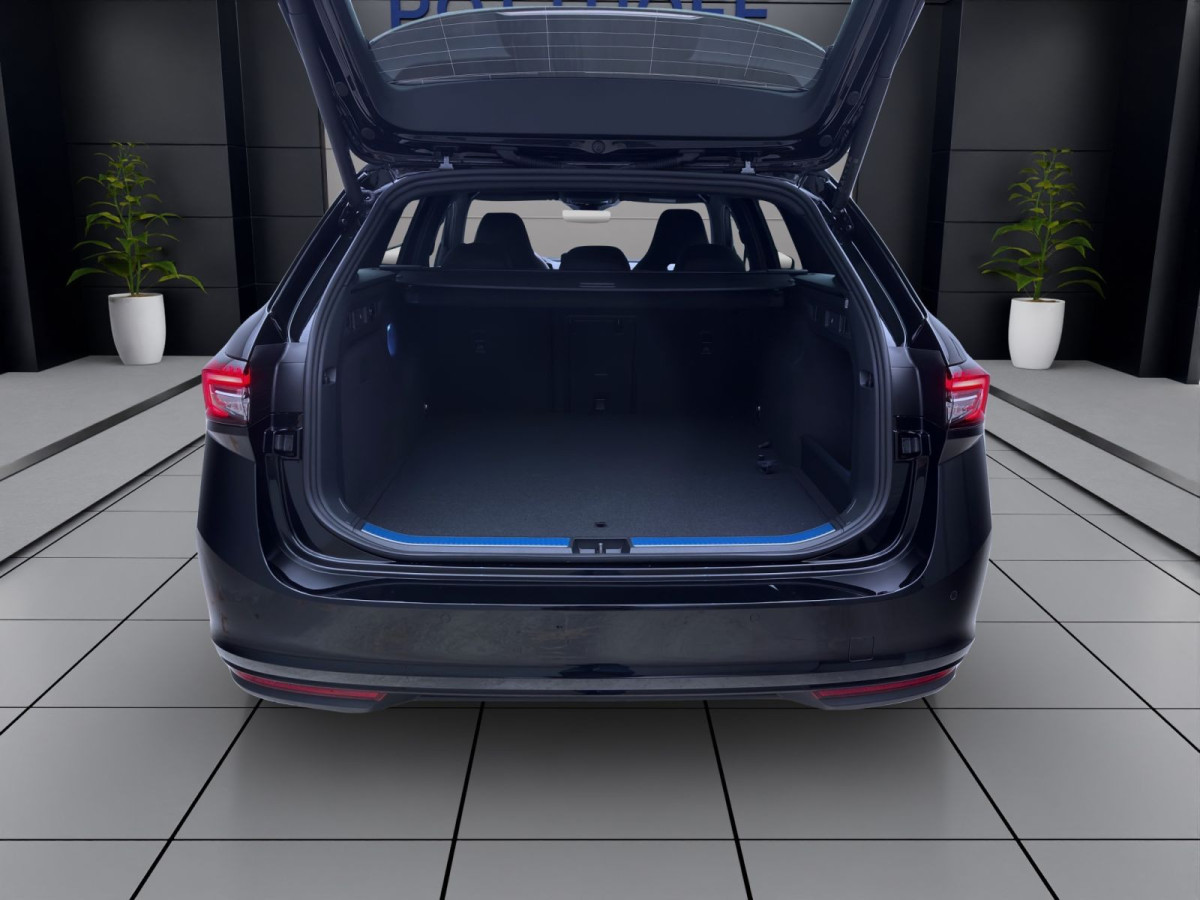 Thumb 3: Škoda SUPERB COMBI iV SPORTLINE NAV KAM DCC 19" MATRIX SPURWECHSEL