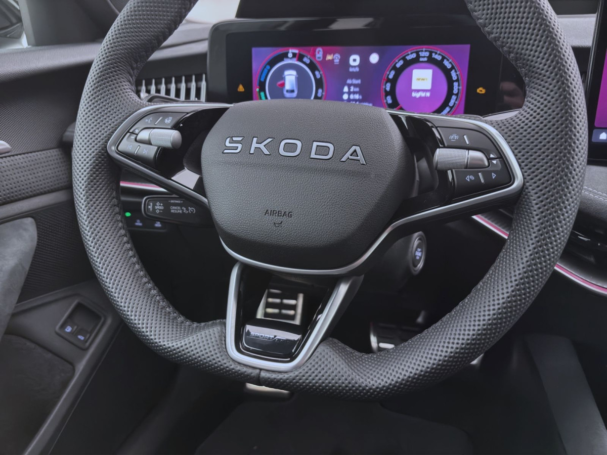 Thumb 11: Škoda SUPERB COMBI iV SPORTLINE NAV KAM DCC 19" MATRIX SPURWECHSEL