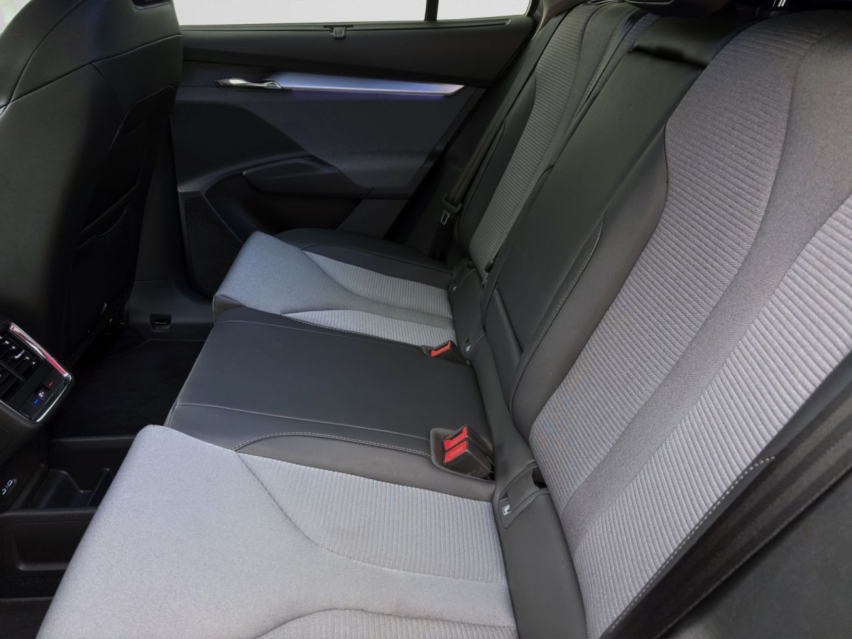 Thumb 14: Škoda Enyaq 50 iV LOFT NAVI KAMERA PDC LED LM19