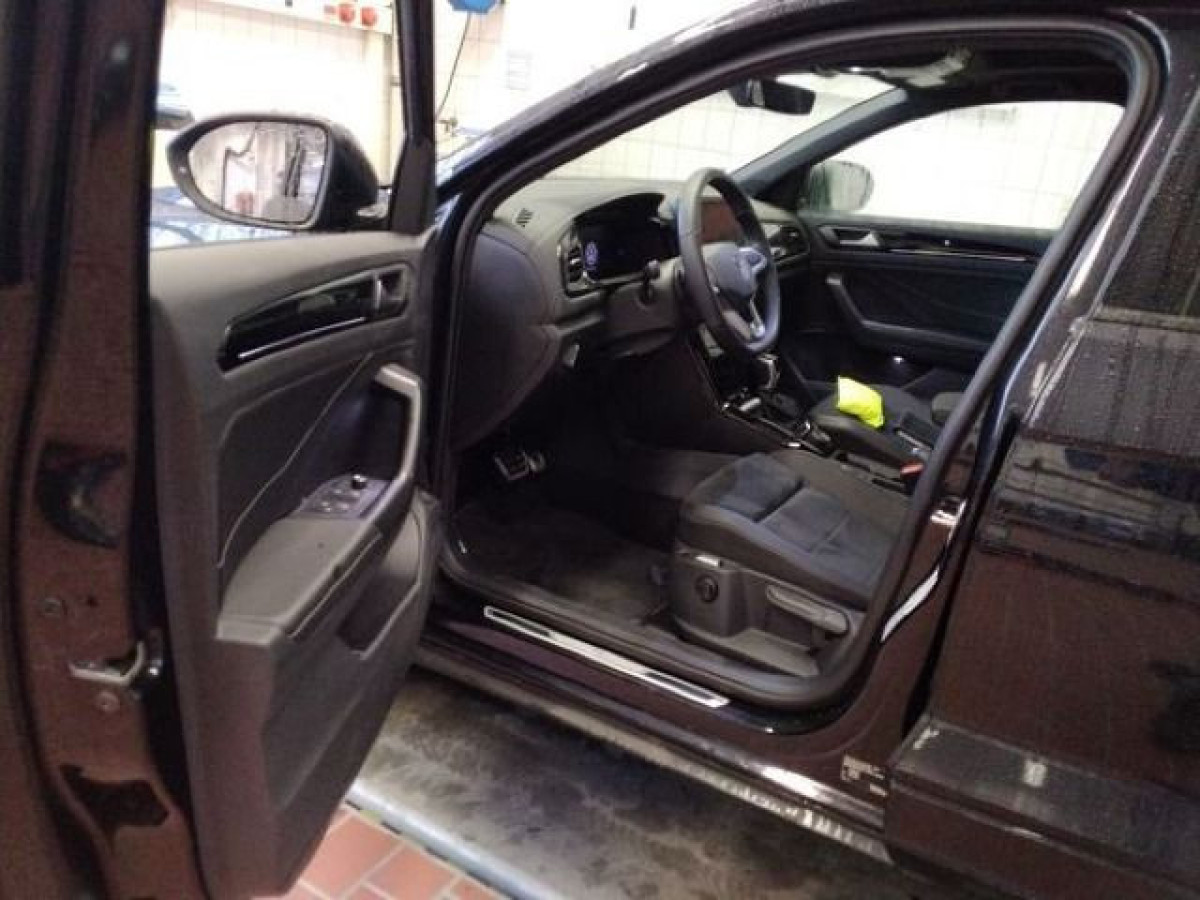 Thumb 2: Volkswagen T-Roc 2.0 TSI DSG 4M R-LINE PANO AHK NAVI SITZHZG