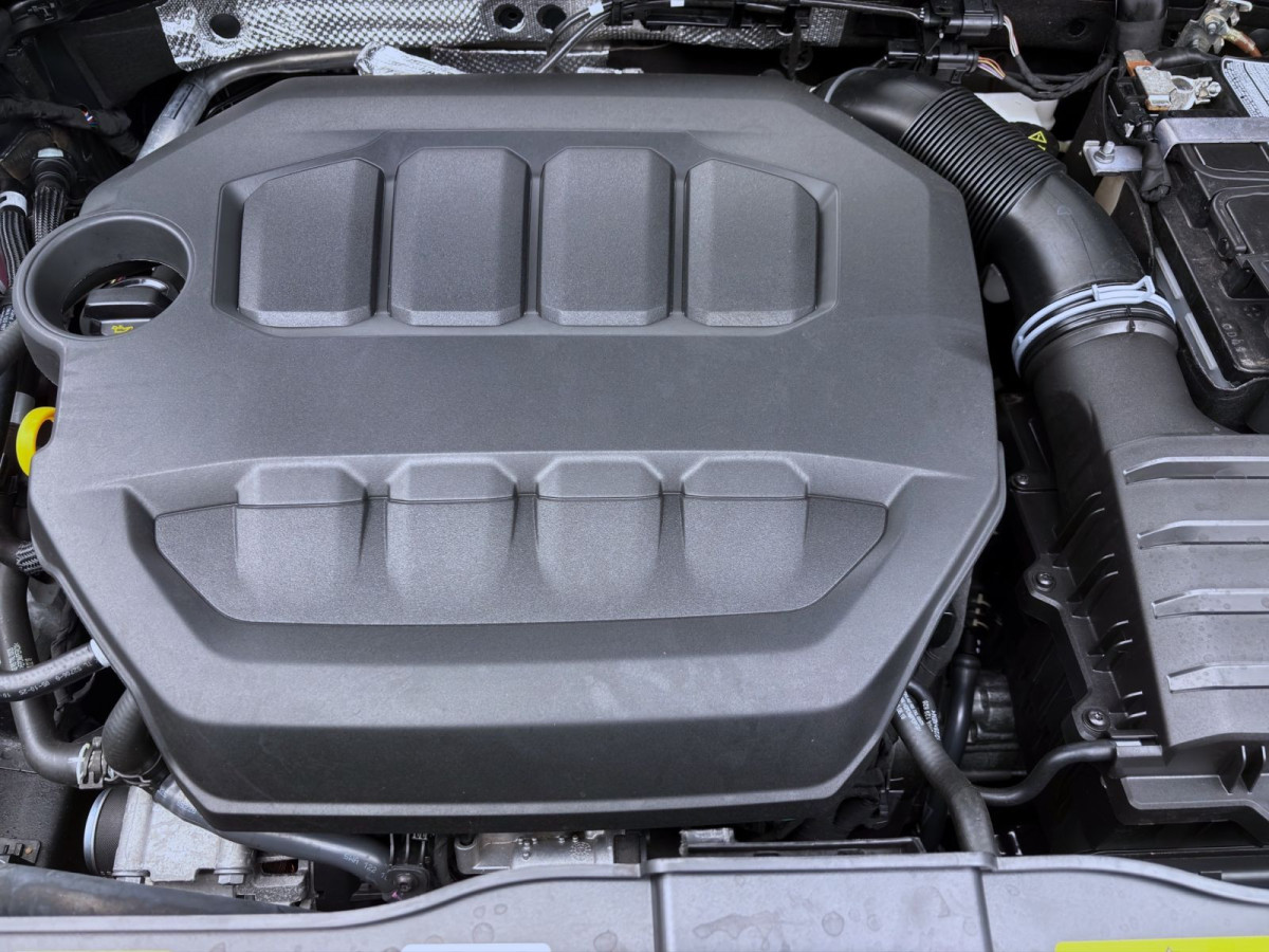 Thumb 17: Volkswagen T-Roc 2.0 TSI DSG 4M R-LINE PANO AHK NAVI SITZHZG