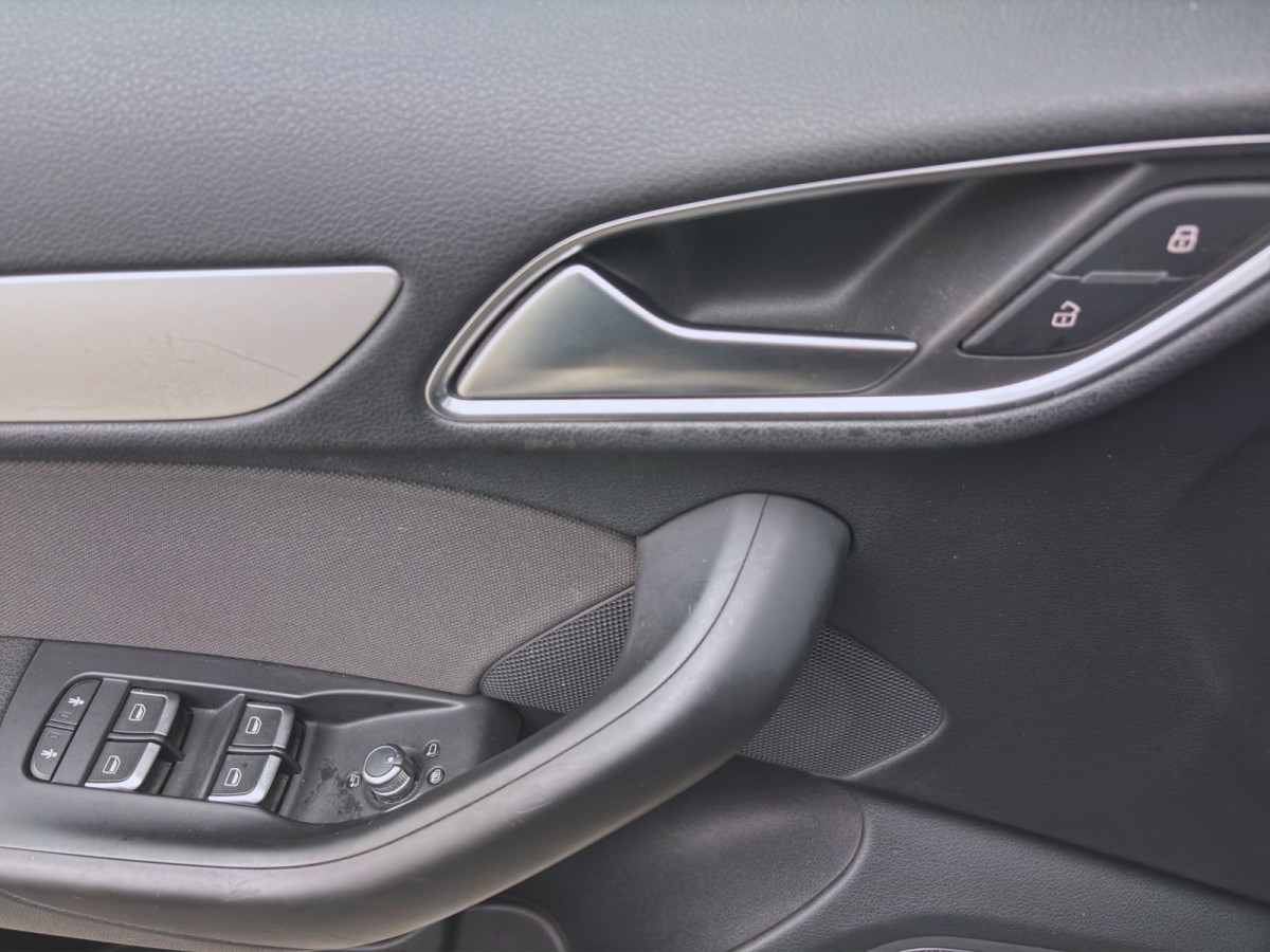 Thumb 10: Audi Q3 TFSI SPORT AHK KLIMA PDC SITZHZG