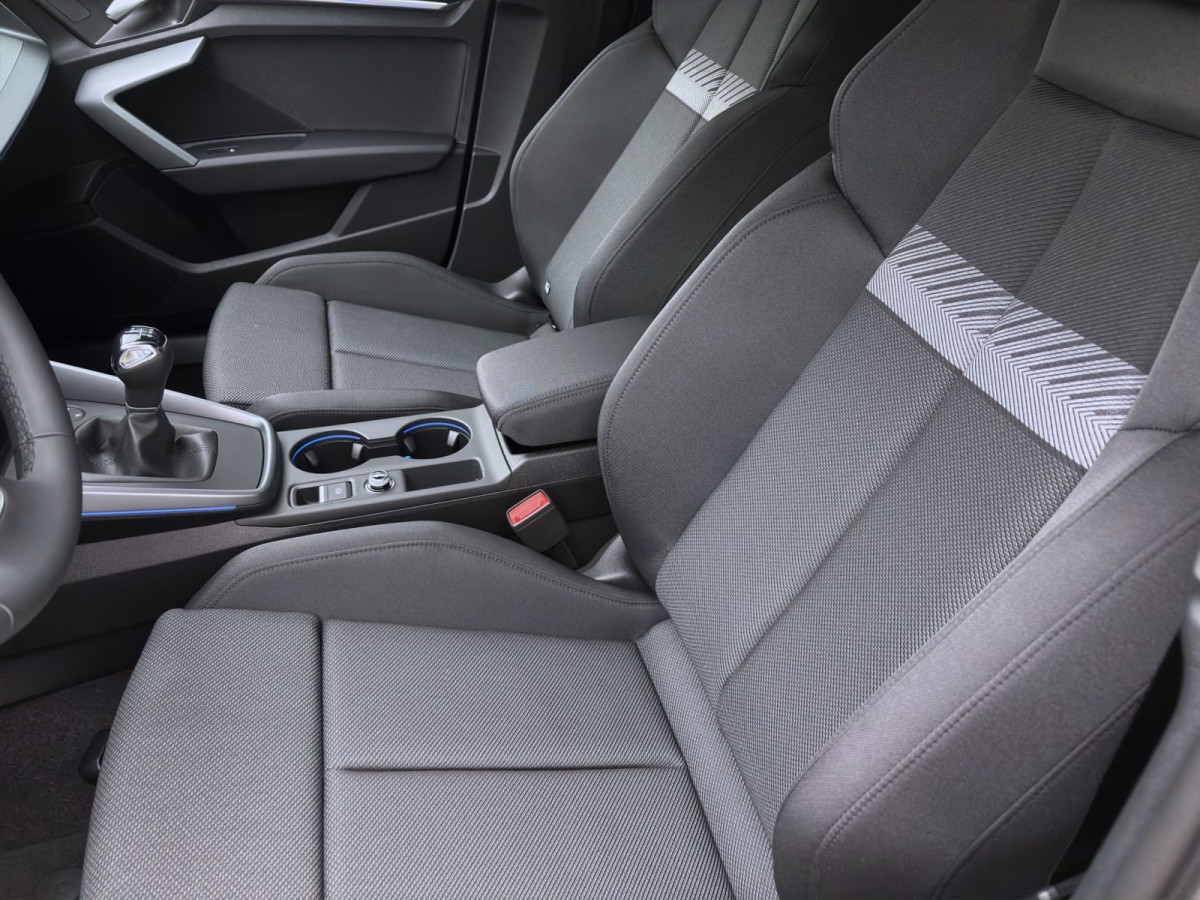 Thumb 8: Audi A3 Sportback TFSI Schaltgetriebe LED KAMERA LM18 VIRTUAL