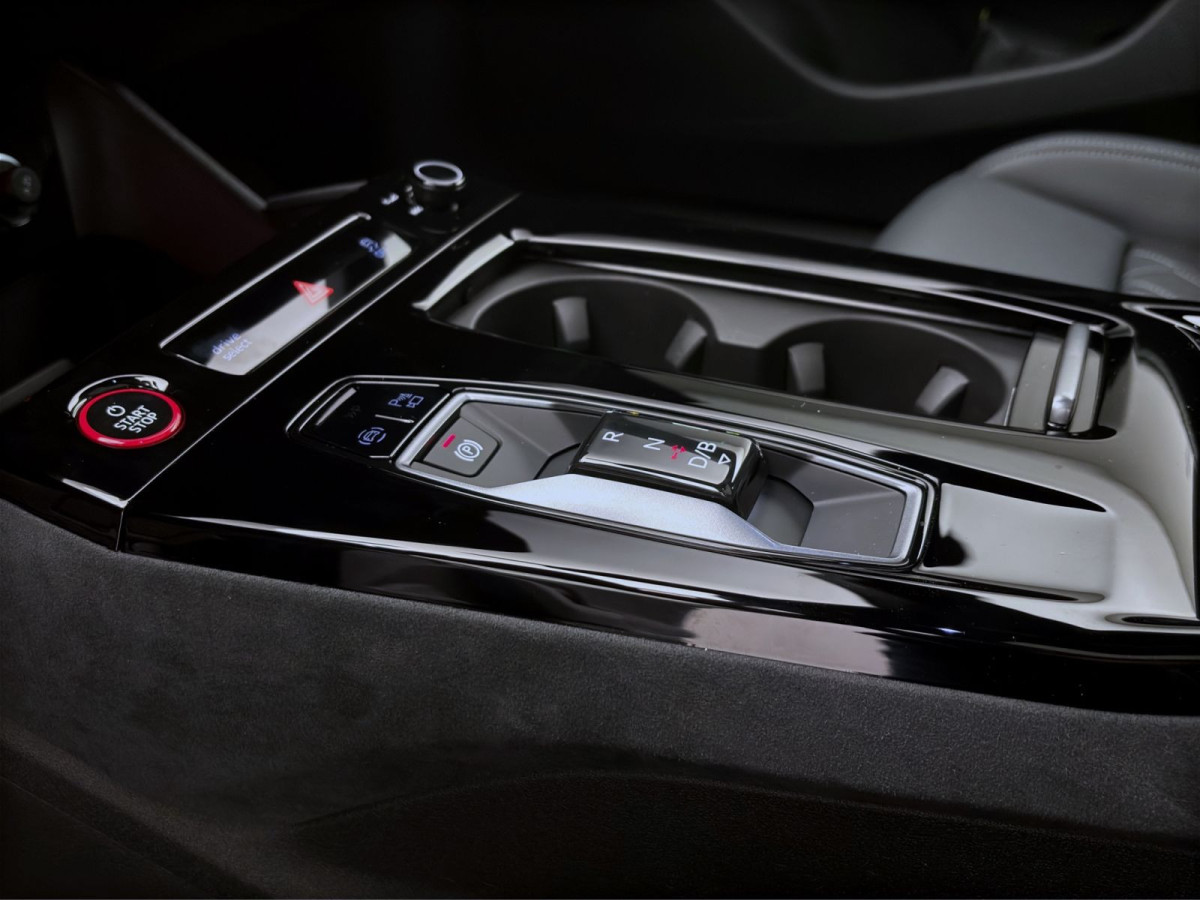 Thumb 13: Audi A6 Avant e-tron PERFORMANCE S LINE BUSINESS AHK B&O PANO HUD LM21