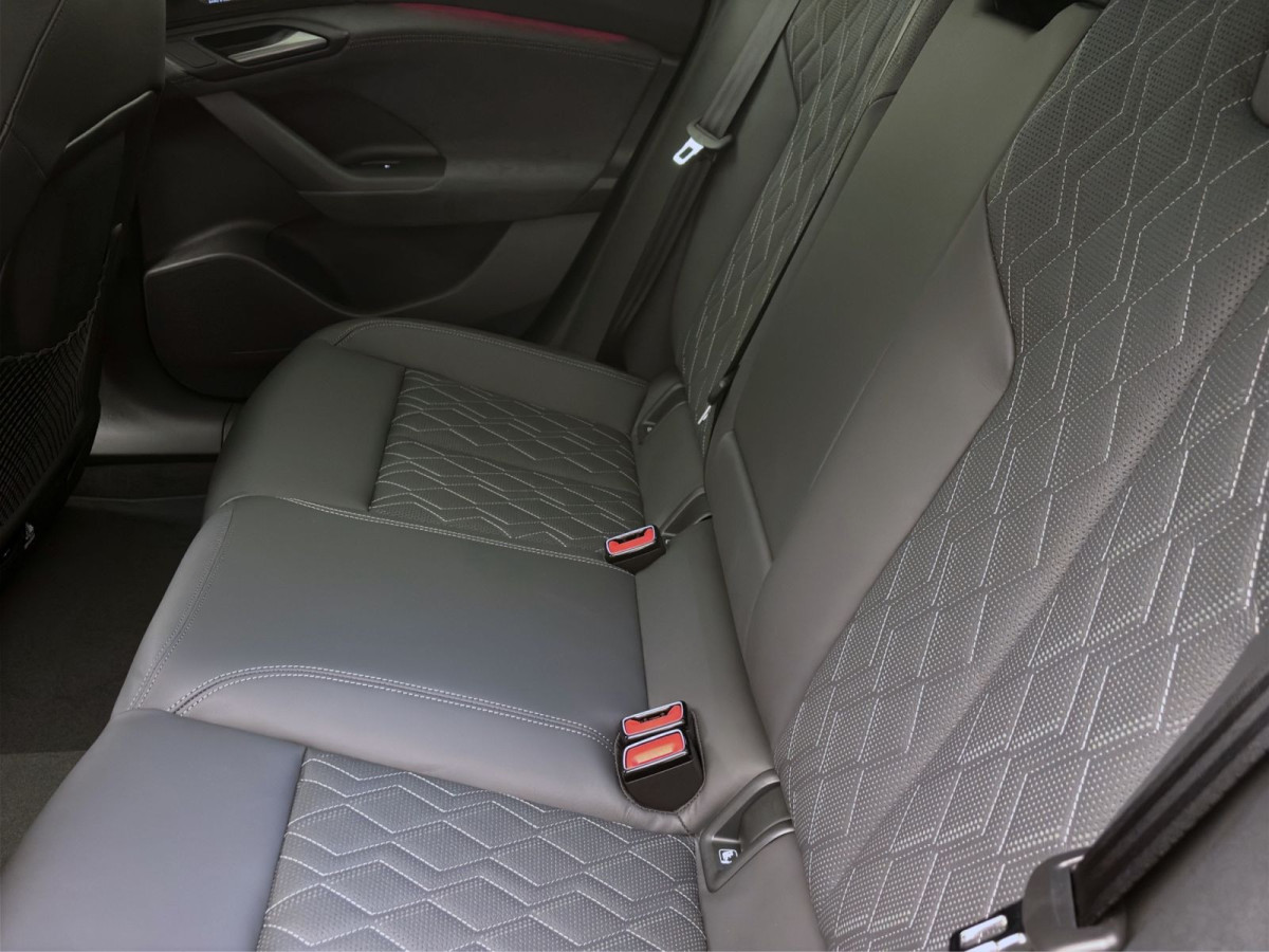 Thumb 14: Audi A6 Avant e-tron PERFORMANCE S LINE BUSINESS AHK B&O PANO HUD LM21