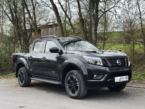 Automodell: Navara in der Farbe schwarz