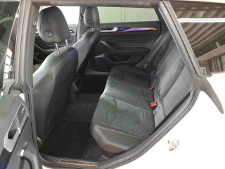 Fahrzeugbild eines Volkswagen Arteon Shooting Brake in weiß.