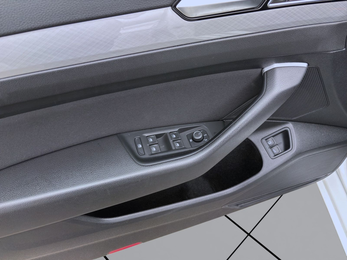 Thumb 9: Volkswagen Passat Variant 1.4 TSI eHybrid DSG GTE NAVI KAMERA SITZHZG LED