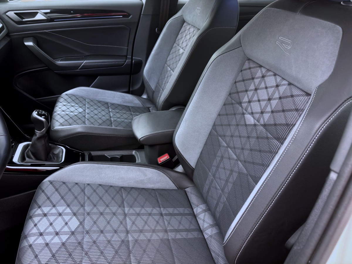 Thumb 9: Volkswagen T-Roc 1.0 TSI R-LINE PDC LED KLIMA SHZG