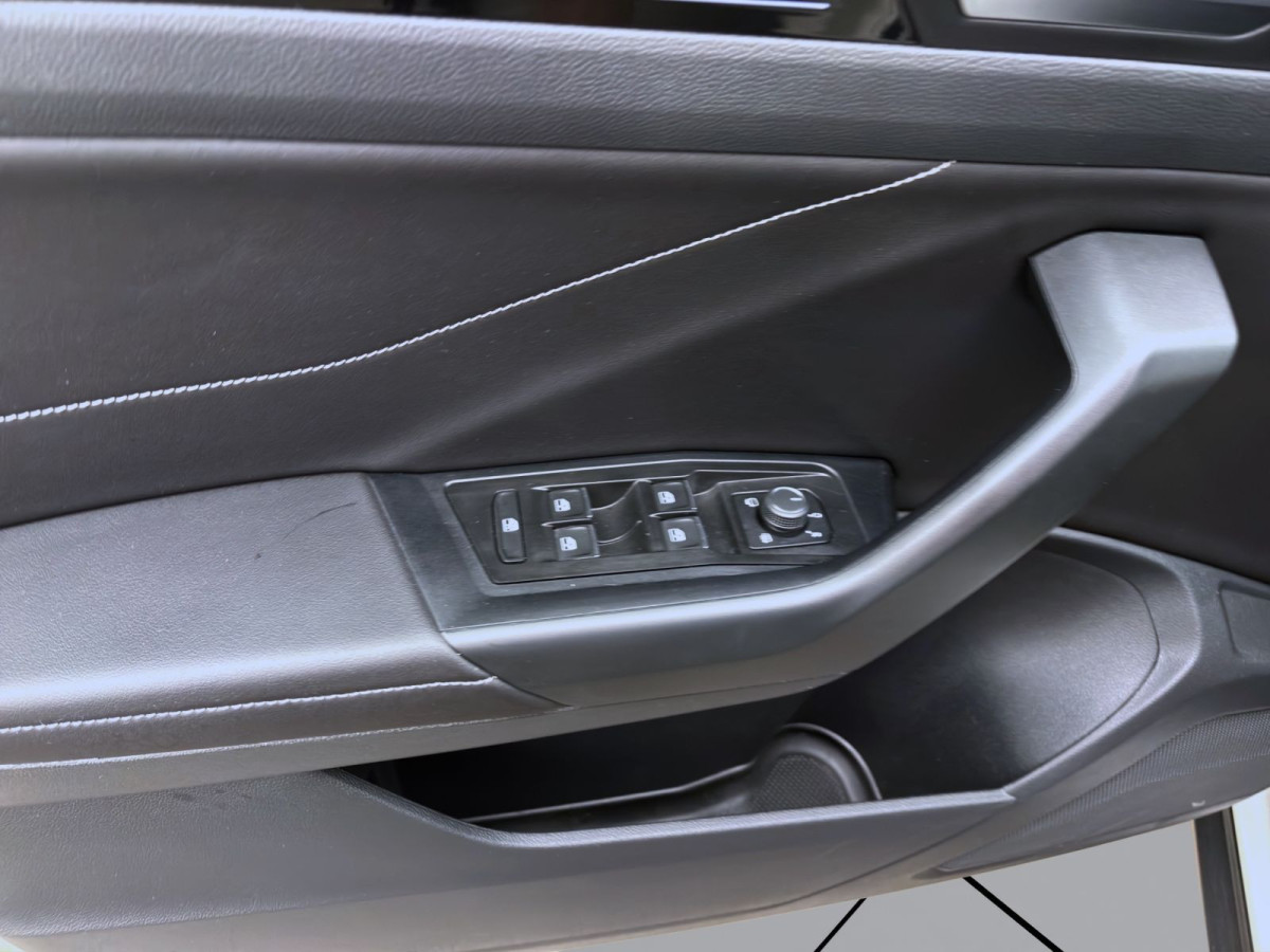 Thumb 10: Volkswagen T-Roc 1.0 TSI R-LINE PDC LED KLIMA SHZG