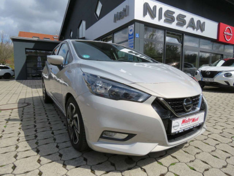 Automodell: Micra in der Farbe silber