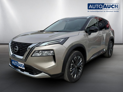 Automodell: X-Trail in der Farbe silber