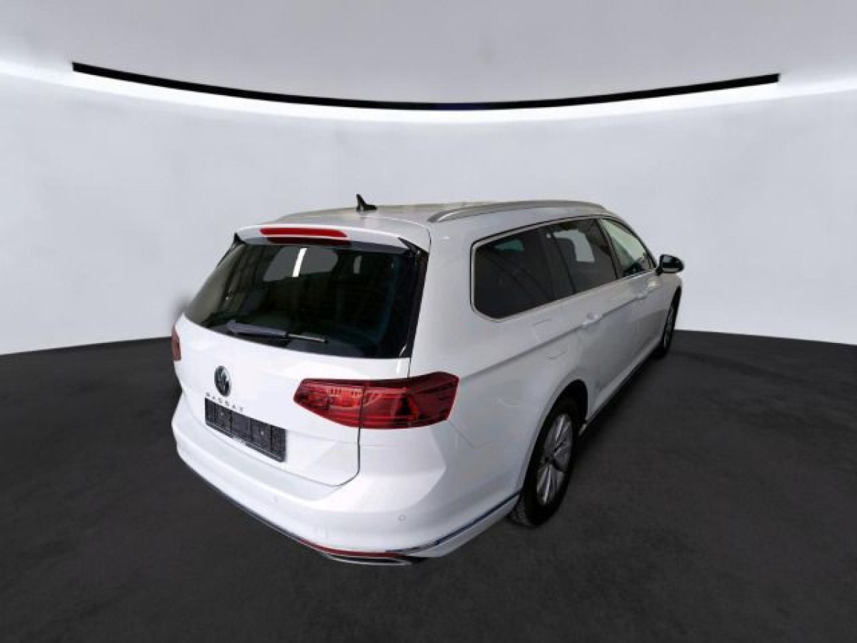 Thumb 1: Volkswagen Passat Variant 2.0 TDI DSG ELEGANCE STDHZG NAVI IQ.LIGHT AHK
