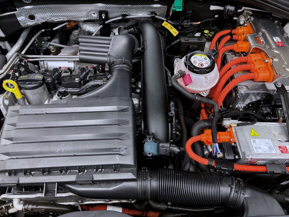 Thumb 17: Volkswagen Golf 1.4 TSI eHybrid DSG STYLE AHK KAMERA NAVI PDC