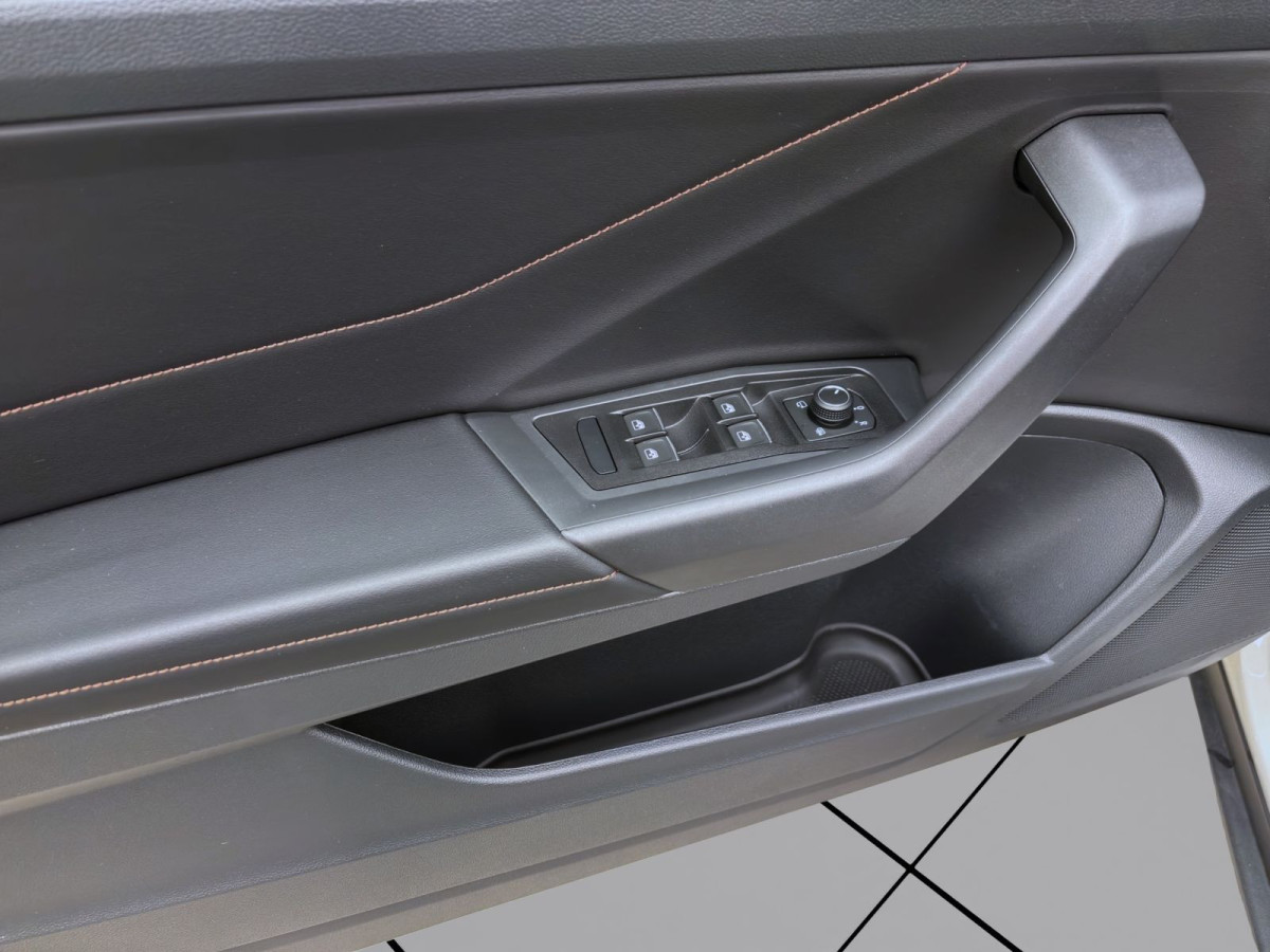 Thumb 9: Volkswagen T-Roc Cabriolet 1.5 TSI DSG R-LINE STDHZG AHK NAVI