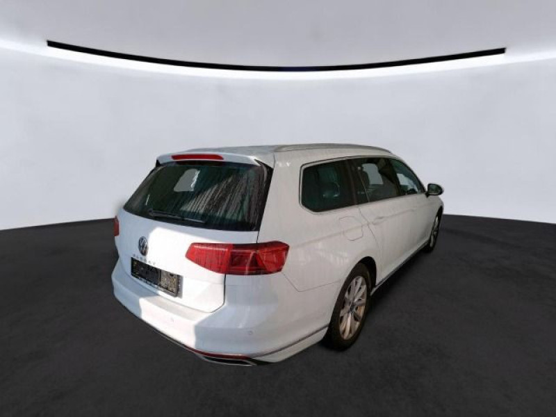 Bild 3: Volkswagen Passat Variant 2.0 TDI DSG ELEGANCE STDHZG PANO AHK NAVI